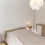 100-sio Lägenhet